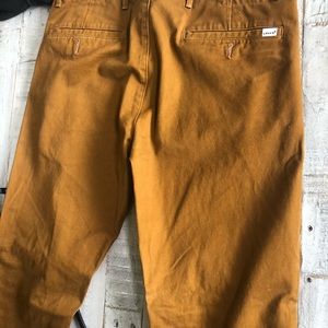 Levi’s copper colored khaki 🔥